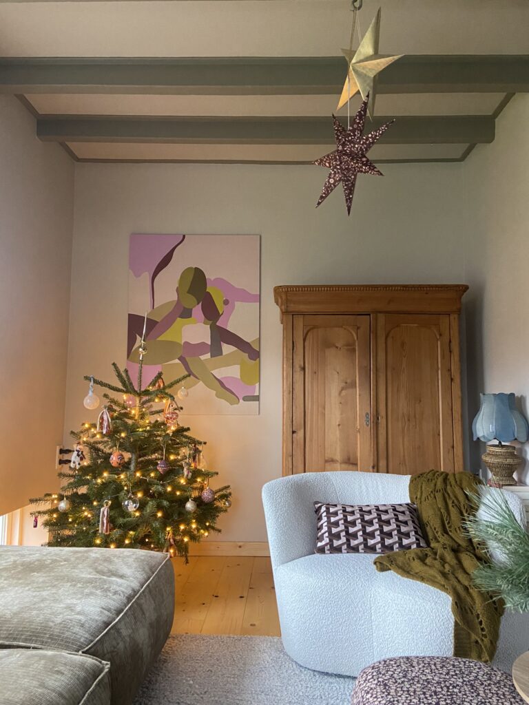 kerstboom interieur roze decoratie.jpg